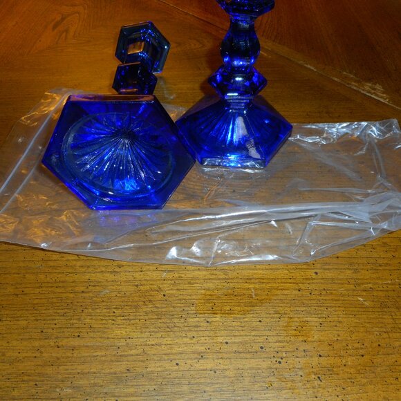 2 matching CANDLESTICK holders ... cobalt blue in color (looks purple ) - Picture 3 of 6